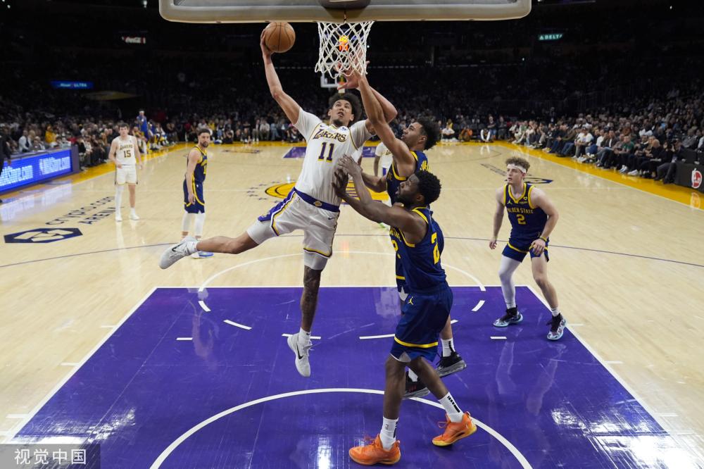 是网球场上 是网球场上