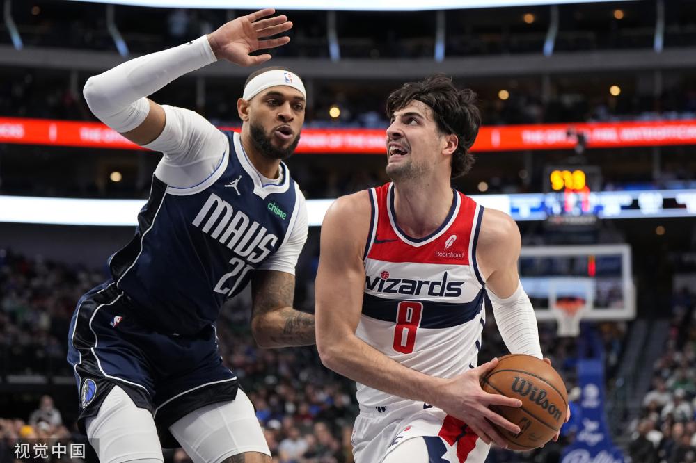 他在更衣室 他在更衣室